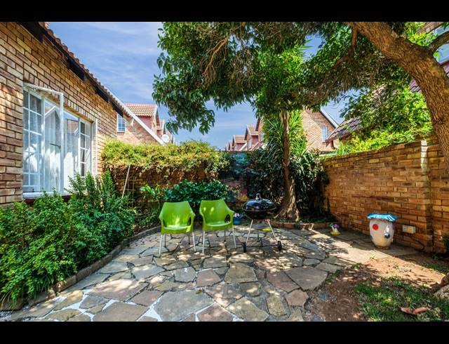 4 BEDROOM TOWNHOUSE FOR SALE IN BROMHOF